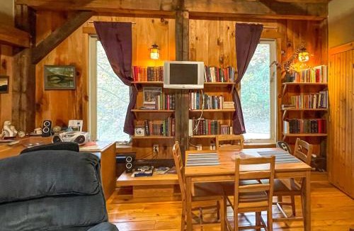 Marshall Apartment | Pet-Friendly Leicester/Asheville Mtn View Escape