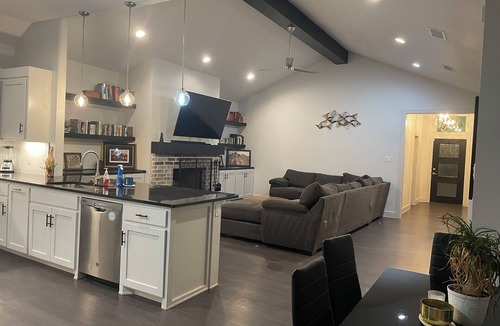 Abilene House | Pet friendly modern home in Abilene - near State Park and lakes