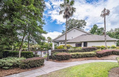 Charleston Condo | Pet Friendly One Bedroom with Pool - Close to Downtown