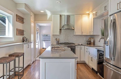 West Annapolis House | Pet Friendly | Park Free & Walk to USNA Stadium