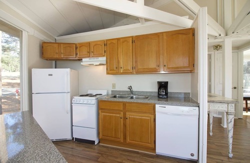 Pinehurst House | Pet-Friendly Pinehurst Treehouse - For Extended Stays