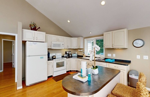 Bumpass House | Pet Friendly, pool table, ping pong, fire pit, free WIFI