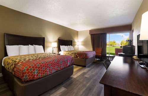 Perry Hotel | Pet-Friendly Room w/Pool Access | Minutes to Fairgrounds | Free On-Site Parking