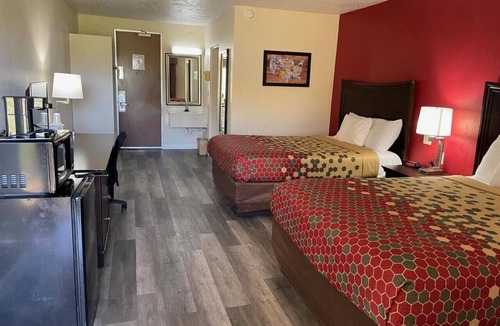 Perry Hotel | Pet-Friendly Room w/Pool Access | Minutes to Fairgrounds | Free On-Site Parking
