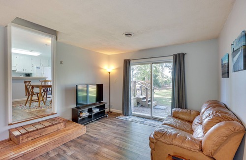 Southport House | Pet-Friendly Southport Home w/Deck: 8 Mi to Beach