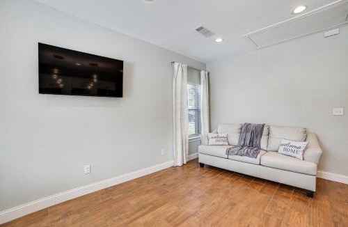 Oak Point Apartment | Pet-Friendly Stay: Walk to Park & Lake Lewisville!