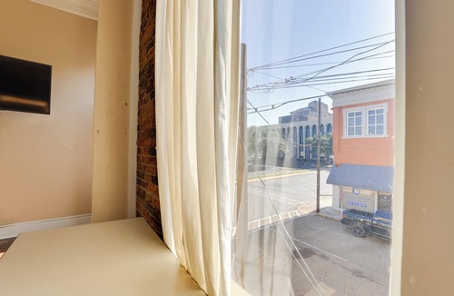 Marshall Apartment | Pet-Friendly Studio in Historic Dtwn Marshall!