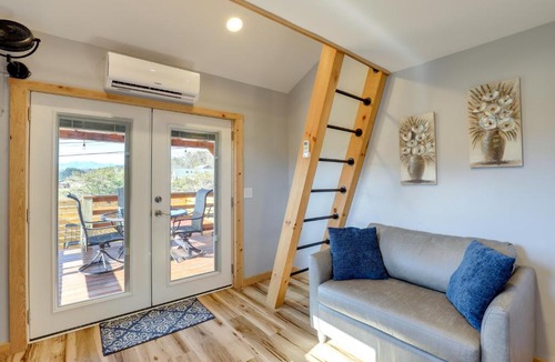 Marshall Apartment | Pet-Friendly Studio w/Hot Tub & Views in Marshall
