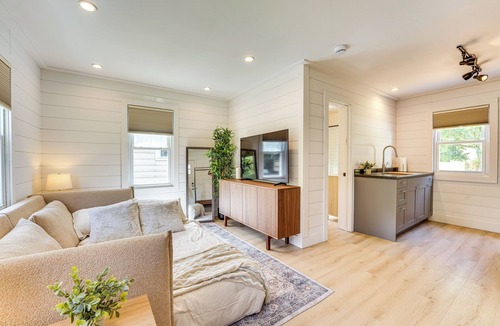 Lansing House | Pet Friendly Tiny Home w/Deck: Close to MSU