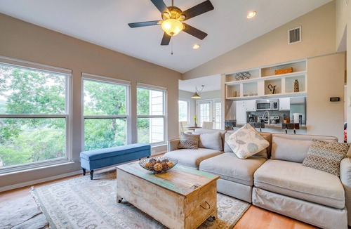 Westlake Highlands House | Pet-Friendly Townhome w/ Deck Near Downtown Austin