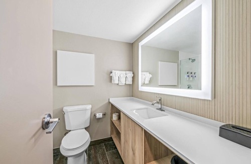 Statesville Hotel | Pet-Friendly Unit w/Breakfast | Near Statesville Historic District - 2 miles