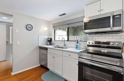 Folly Field Condo | Pet Friendly Folly Field Beach Stones Throw Villa 3 bed 2 & one half bath