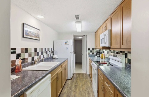 Hilton Head Island Condo | Pet-Friendly Shipyard Retreat | Pool & Tennis