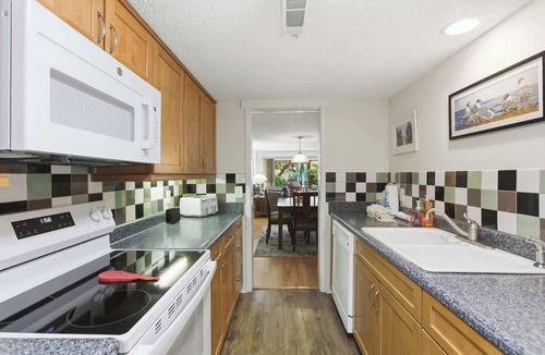 Hilton Head Island Condo | Pet-Friendly Shipyard Retreat | Pool & Tennis