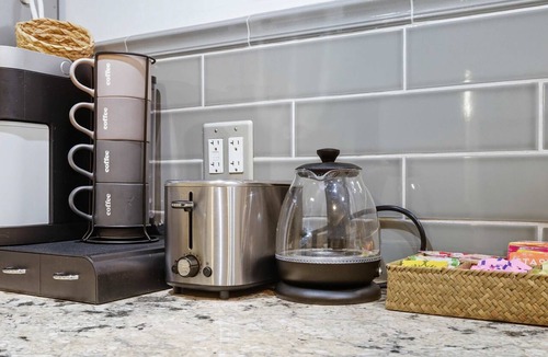 Petworth Apartment | Petworth Gem - Modern Studio Near METRO rail