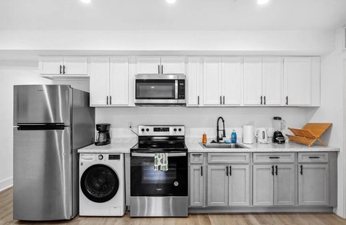 Petworth Bed & Breakfast | Petworth Urban Stay with Balcony and DC Views