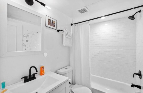 Petworth Bed & Breakfast | Petworth Urban Stay with Balcony and DC Views