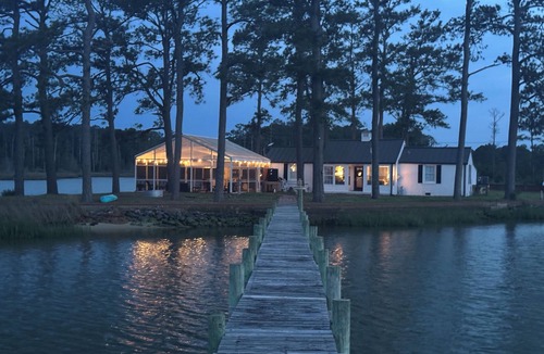 Hayes House | Pine Cove on the Severn - 13-acre Private Retreat with Pool