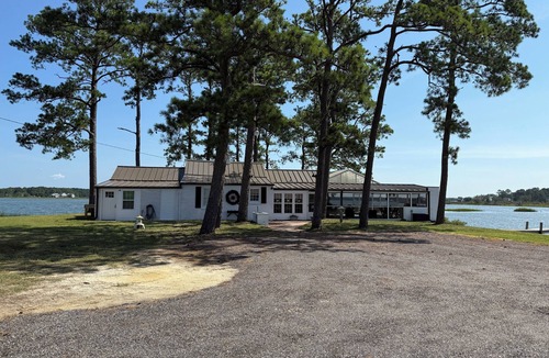 Hayes House | Pine Cove on the Severn - 13-acre Private Retreat with Pool