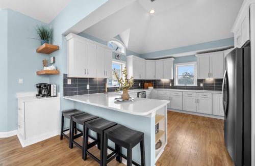 Pine Island House | Pine Island Perfection - 3min to beach with pool spa