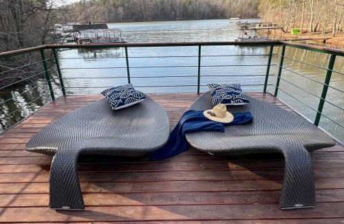 Gainesville House | Pine Shore Lodge