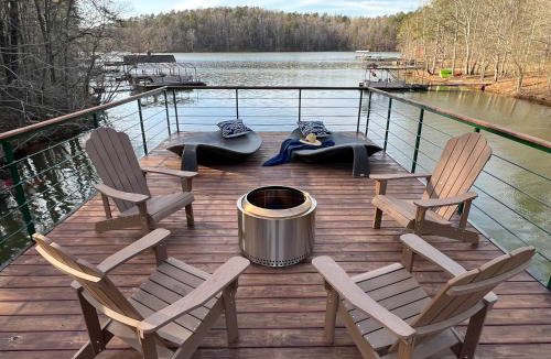 Gainesville House | Pine Shore Lodge