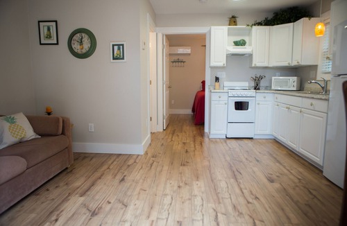 Avondale Cottage | Pineapple Inn (830696) .3 Miles From Wrightsville Beach)