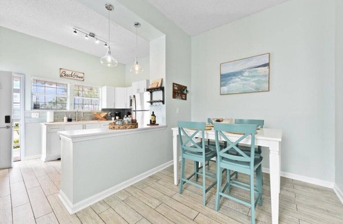Jacksonville Beach Villa | Pink Dolphin 2| 1 Blk to Beach | Close to Mayo
