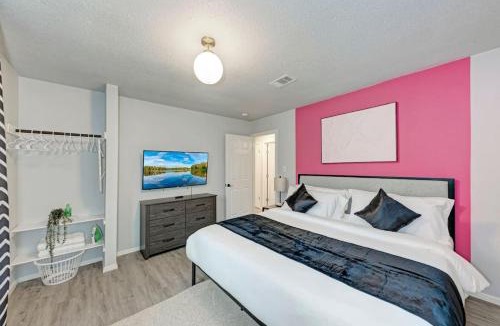 Johnston Terrace House | Pink Fun Home - Minutes to Downtown-AUS