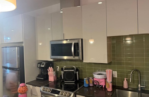 Central East Austin Apartment | Pink Longhorn Glam Getaway Near UT Downtown