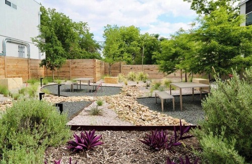 Central East Austin Apartment | Pink Longhorn Glam Getaway Near UT Downtown