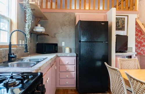 Hudson Bend House | Pink Pony Sleeps 6 10 mins to Lake Travis