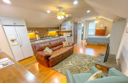 Kings Grant Apartment | Piper's Paradise Studio