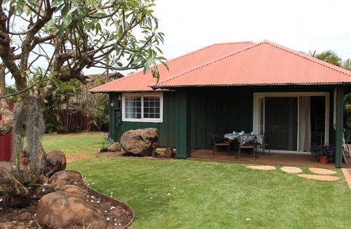 Paia Cottage | Plantation Style cottage short walk to beach and town nPermit STPH2013/0004