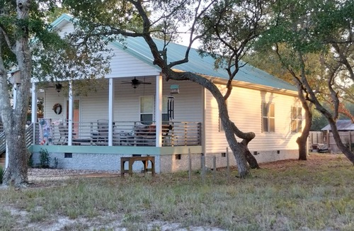 Supply House | Play - Surf, SUP, Fish, and Bike ~ 2 miles to Beach, Community Dock on ICW