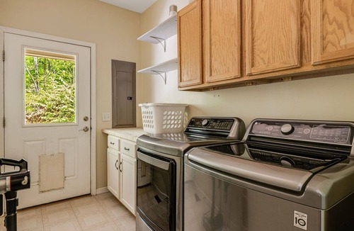 Hendersonville House | Pleasant Grove Hideaway | Private Creekside Retreat w/Hot Tub & Trails