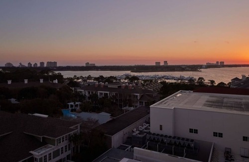 Baytowne Wharf House | Pleasant Stay! 3 Spacious Units! Pets Allowed, Near Emerald Bay Golf Club