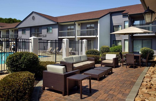 Norcross House | Pleasant Stay, Convenient Location! 4 Family-friendly Units, Free Parking, Pool