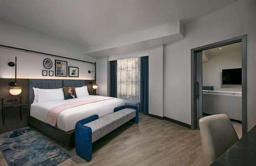 North Capitol Street Hotel | Pleasant Stay, Prime Location! 1BR Suite with Atrium Gallery View, Pets Allowed!