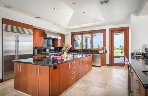 Kaupulehu House | Pohinahina Hale – Modern & Private | Onsite Staff & Daily Housekeeping