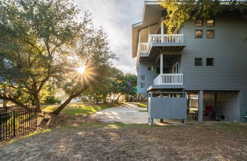 The Point House | Point Oasis|Golf Cart·The Point Beach·Sleeps 7·EI