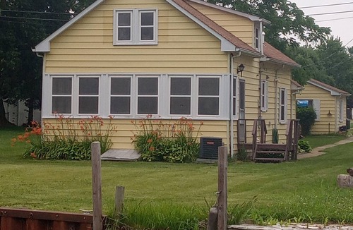 Algonac House | Pointe Haven, right off the North Channel WITH OR WITHOUT PONTOON! 480/330