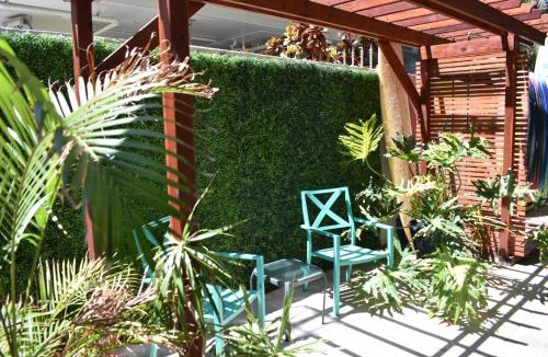 Waikiki Hostel | Polynesian Hostel Beach Club
