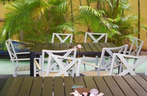 Waikiki Hostel | Polynesian Hostel Beach Club
