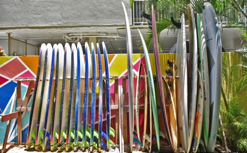 Waikiki Hostel | Polynesian Hostel Beach Club