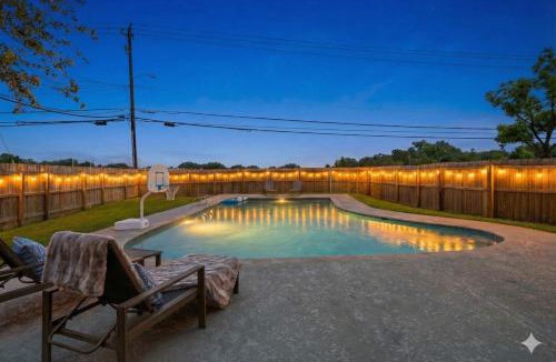 Deer Park House | Pool 5 Star Large Deer Park home Super Host