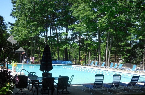 Hidden Valley Condo | Pool Access | Fireplace, Deck & A/C