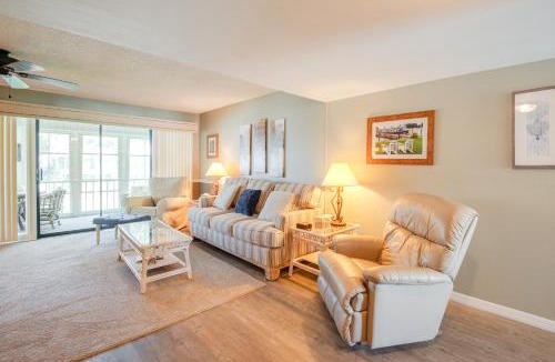 Welaka House | Pool Access & Lanai: Riverfront Welaka Condo!
