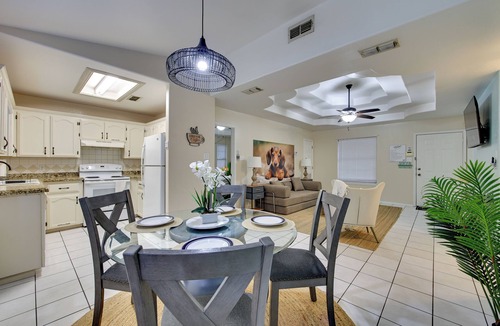 Edinburg Apartment | Pool Access & Work-Ready Comforts! Edinburg Apt