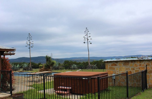 Bandera House | Pool, Hot tub, Incredible Views, stocked fishing pond, 6 bedrooms, Sleeps 17!